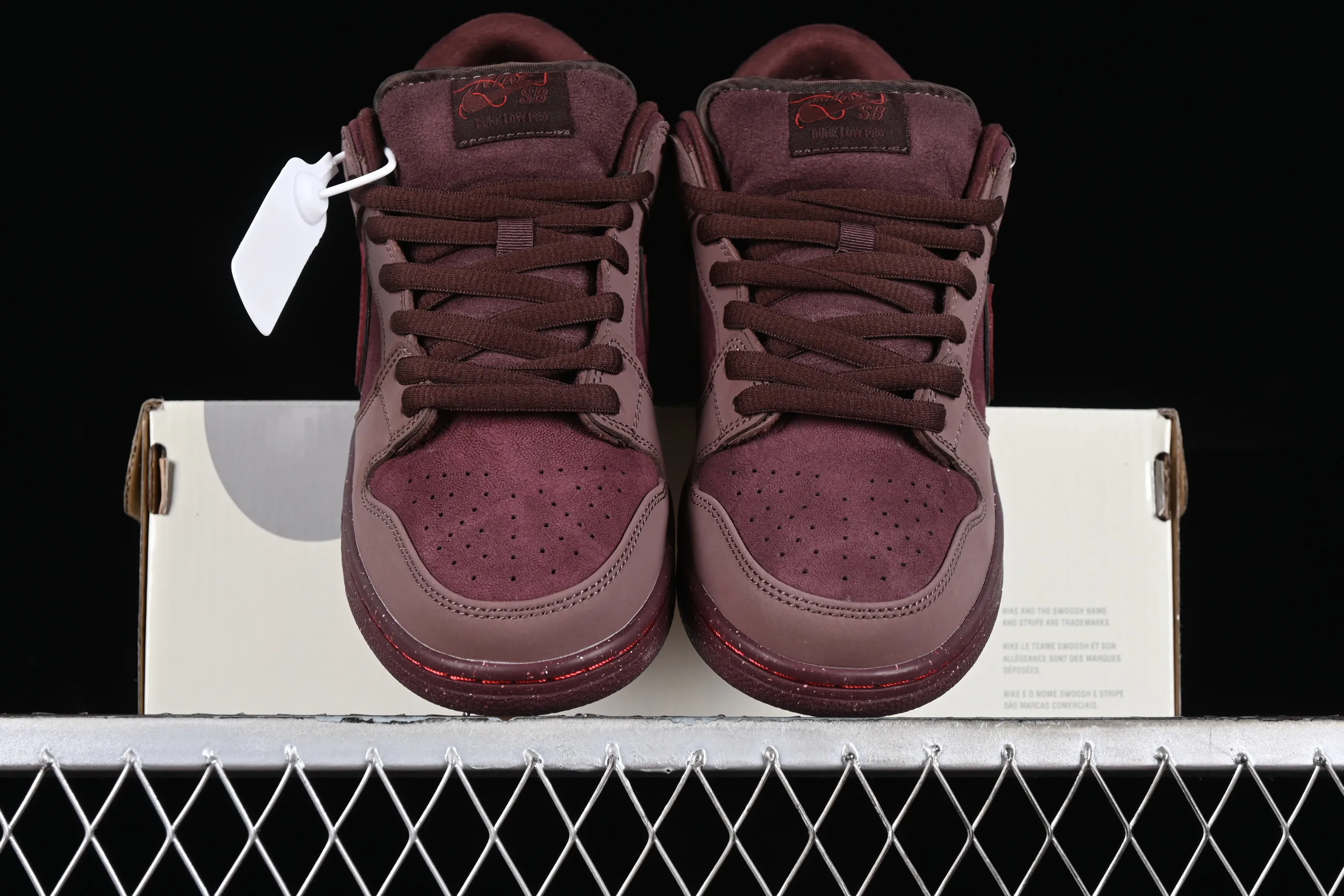 All categories Nk SB Dunk series Nk SB Dunk Low low-top sneakers F version Nk SB Dunk Low Premium "Valentine's Day" Valentine's Day SB low-top casual sneakers FN0619-600